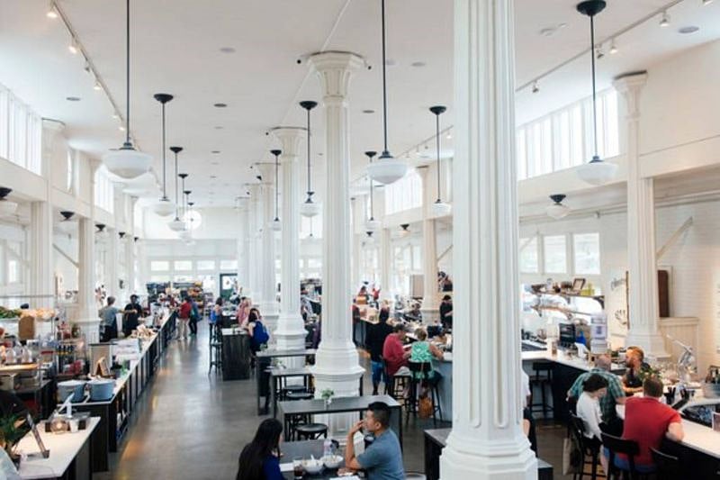 3 block walk to St. Roch Market, with upscale food vendors, oyster bar, and entertainment.