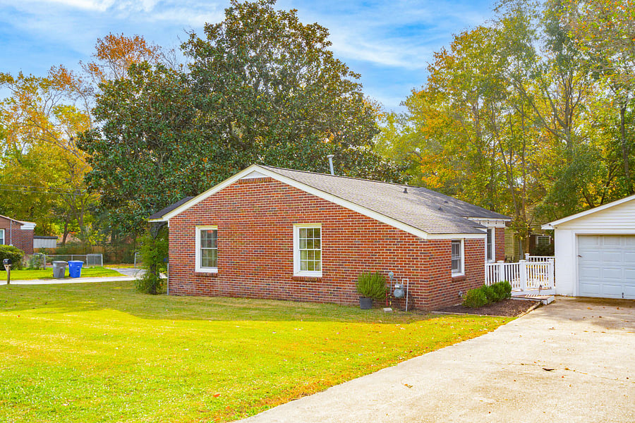 Welcome to this cozy North Charleston Cottage!
