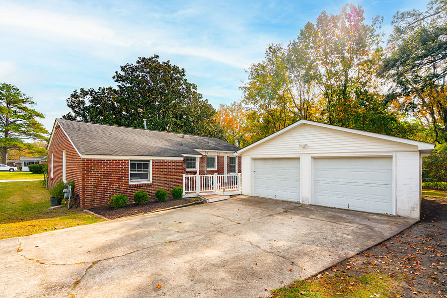 Welcome to this cozy North Charleston Cottage!
