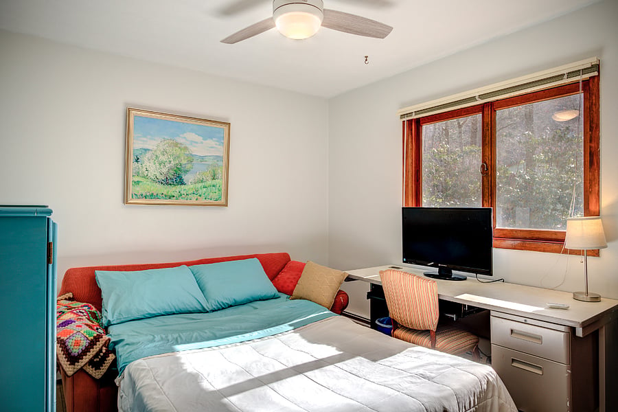 Bedroom 2 set up as guest room. (double bed)