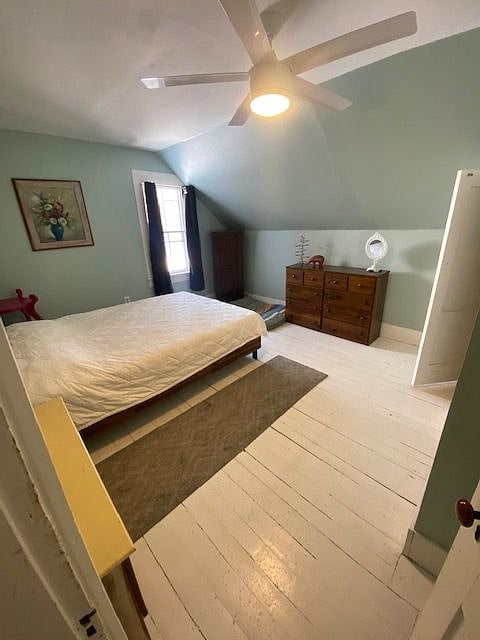 2nd Bedroom w Queen