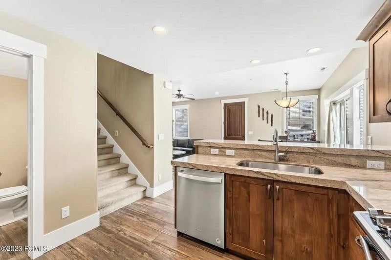 Great kitchen with stainless steel appliances