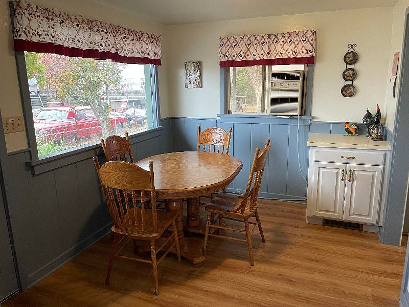 Dining table for six, also suitable as a dedicated laptop workspace.