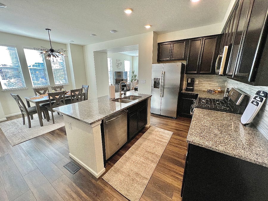 Stainless appliances, gas cooktop