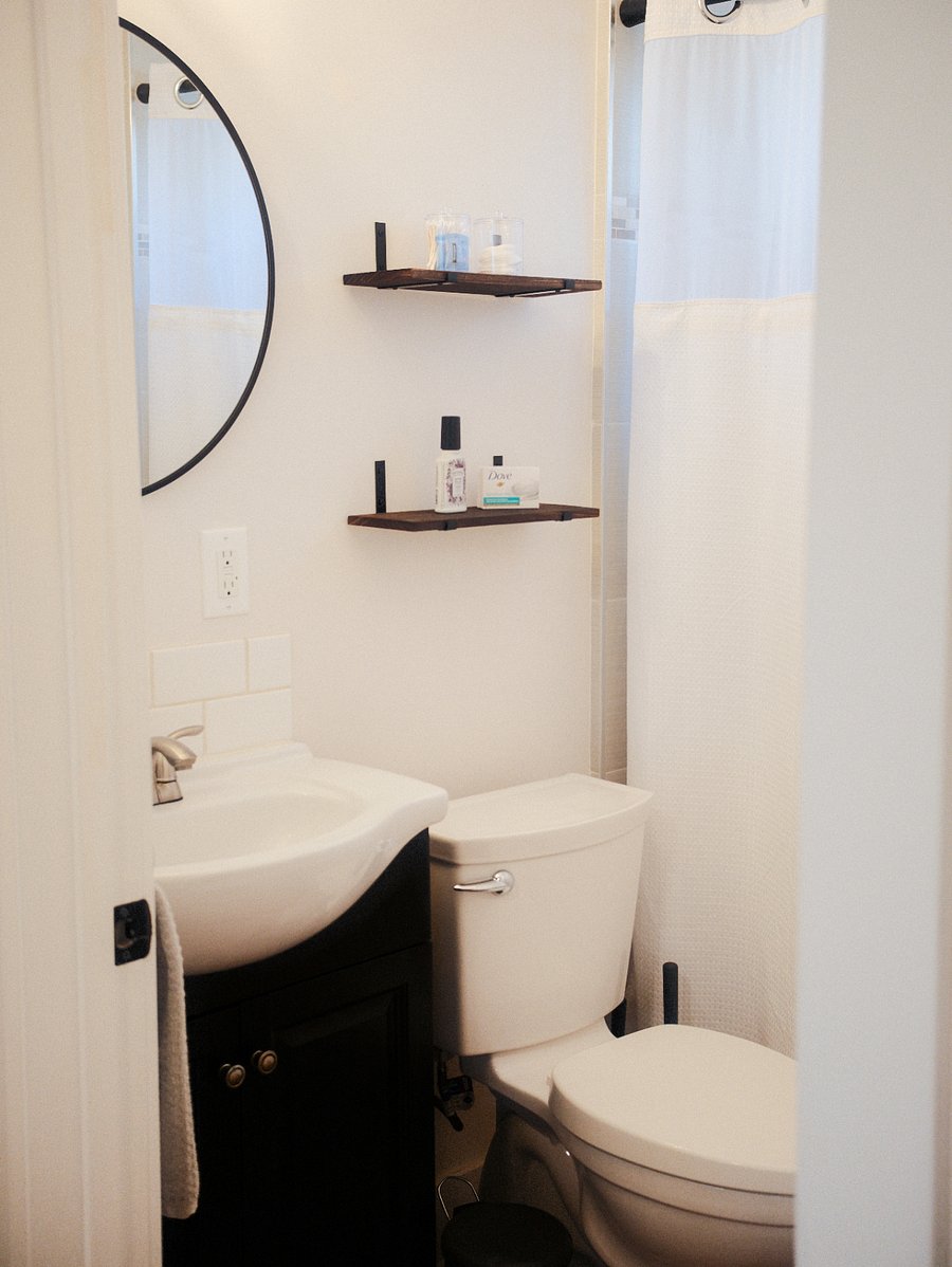 Bedroom 2 - en-suite bathroom