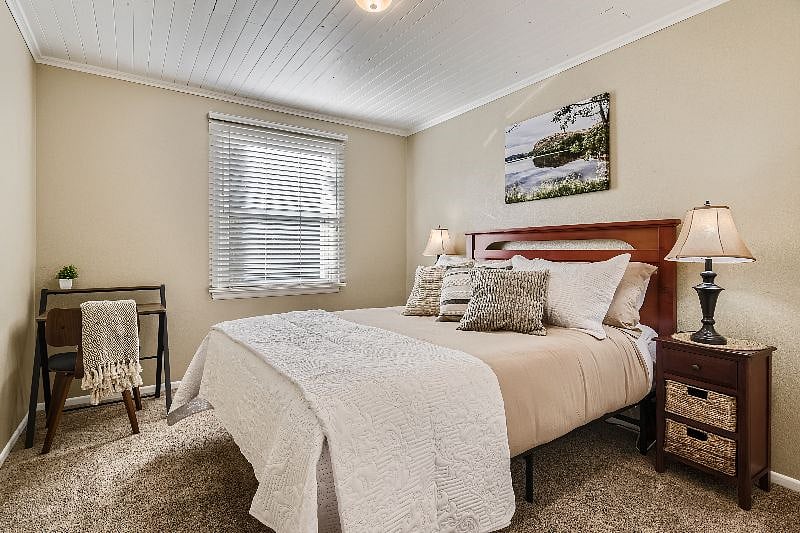 2nd bedroom - Queen bed, heated mattress pad for extra warmth in winter, desk.