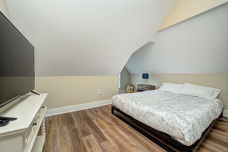 Main BR W Queen Sized Bed