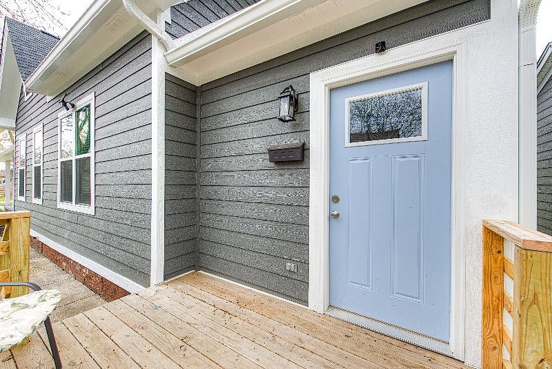 Entrance To 2nd Floor Unit