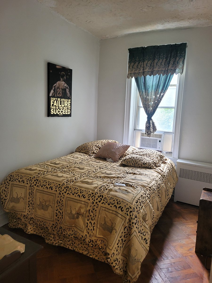 Queen size  bedroom 