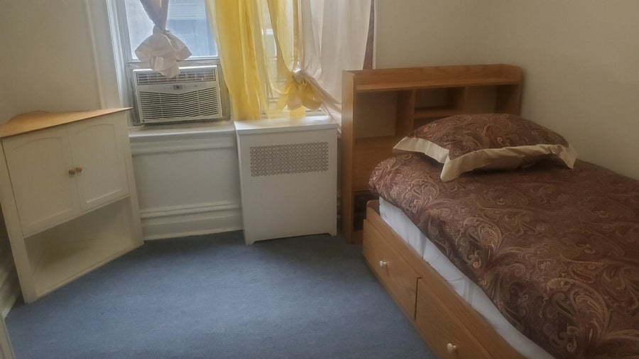 Twin size bedroom