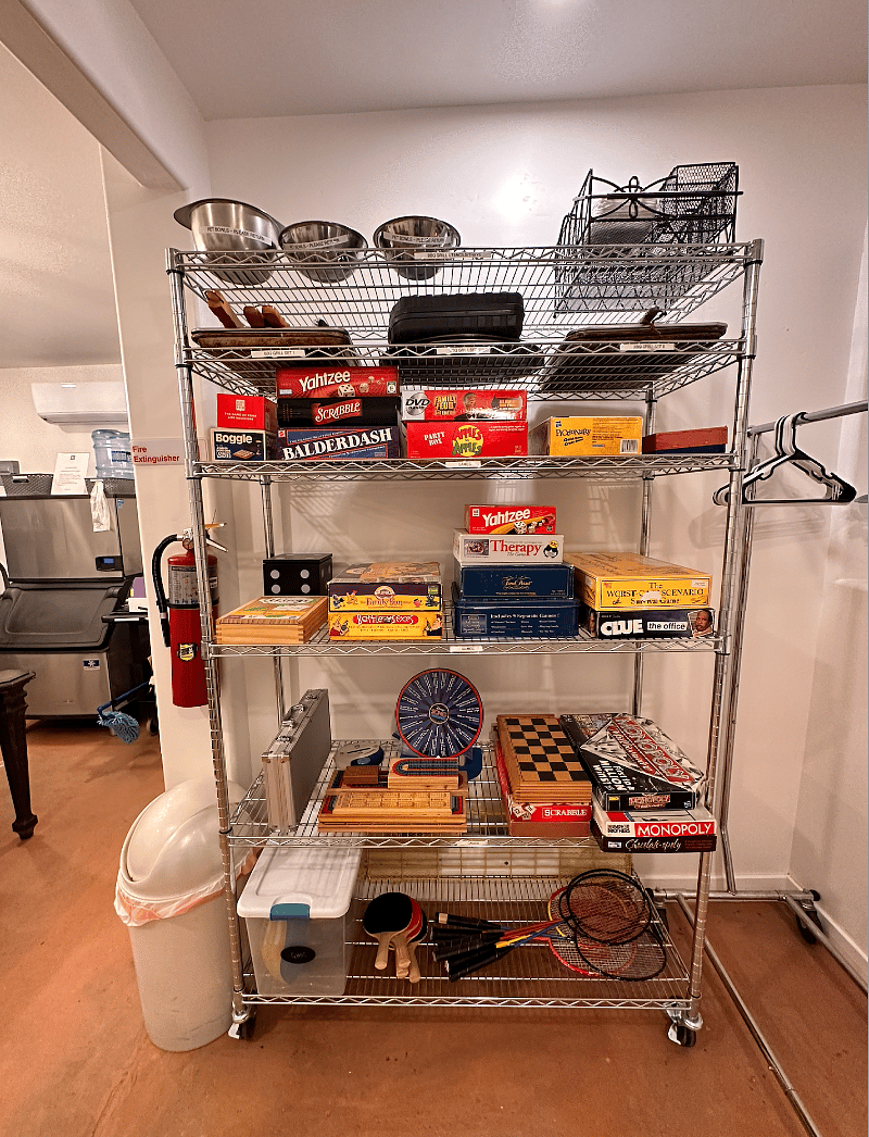Community Laundry Lounge - Ice Machine, games, books, puzzles.