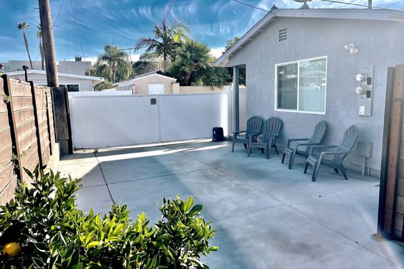 outdoor patio area / private parking pad