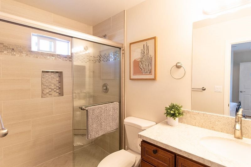 Full bathroomm (2)