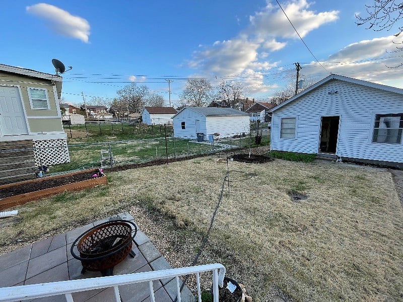 back yard and garden, feat. the garage where you can park your car!!