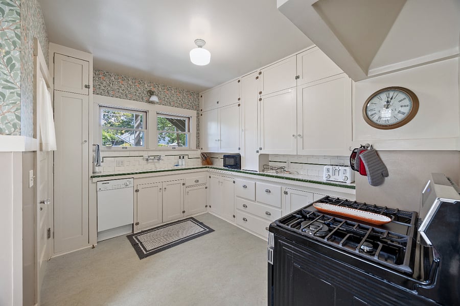 Furnished Finder property 612282_1 photo 13