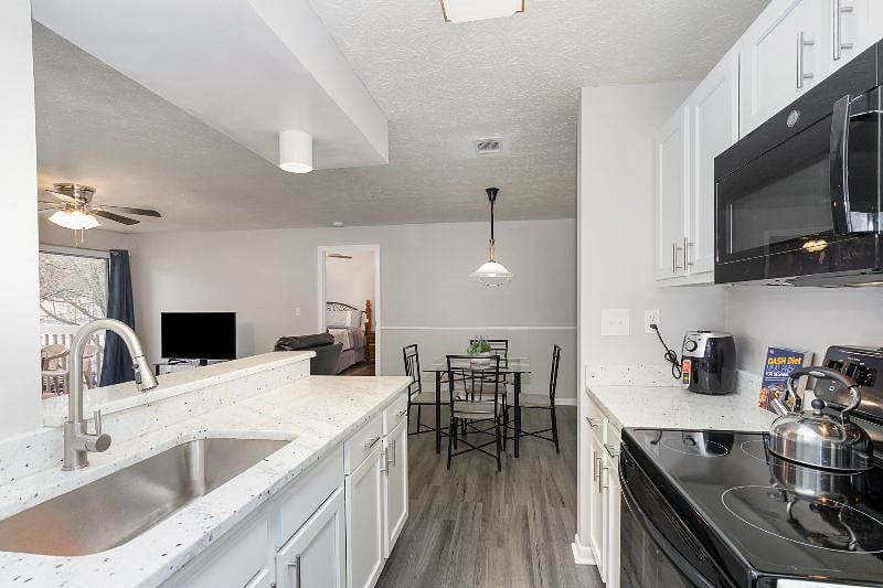 Furnished Finder property 612357_1 photo 3
