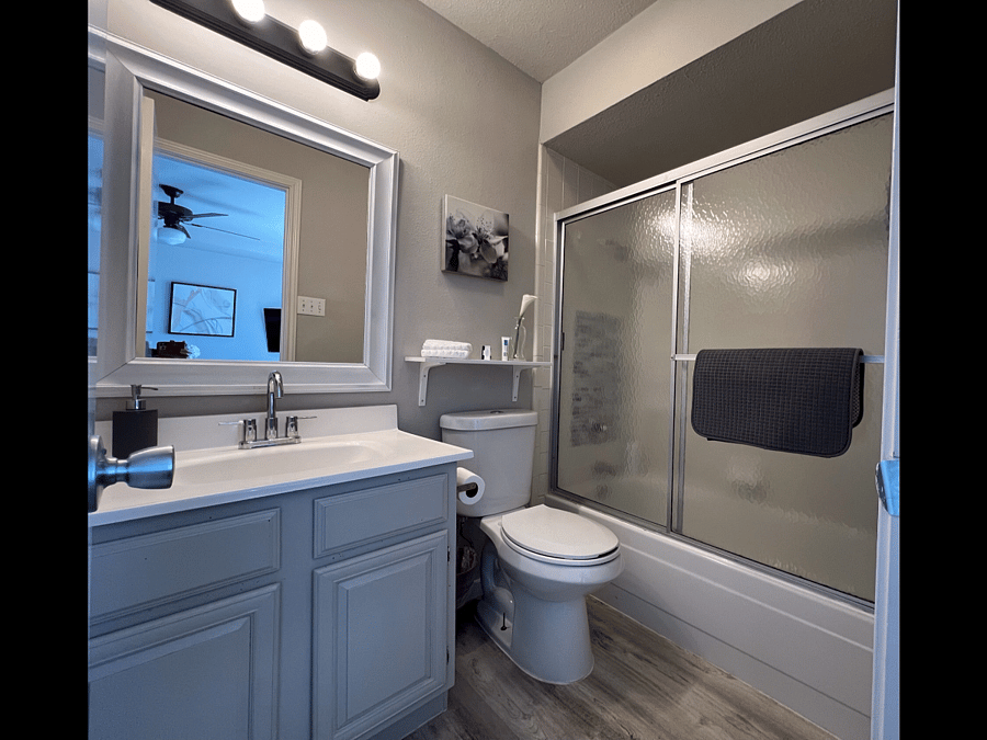 Full bathroom with bath tub for bedroom #2