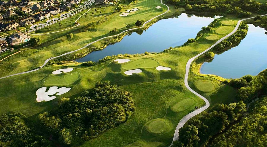 A golf course 18 mins drive
