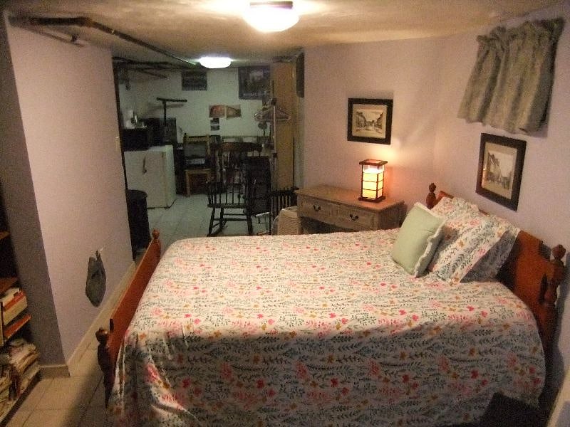 3rd bedroom with study & ensuite bathroom, full size bed