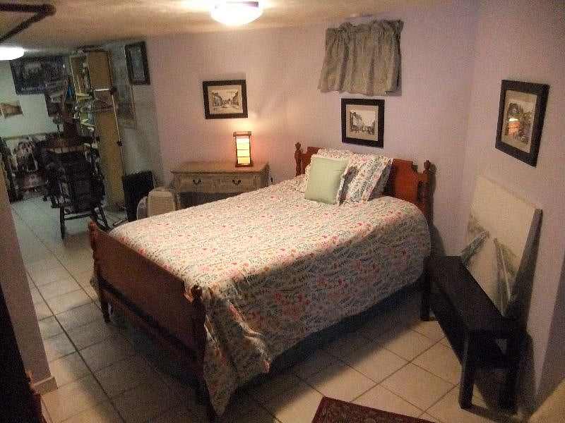 3rd bedroom with study & ensuite bathroom, full size bed
