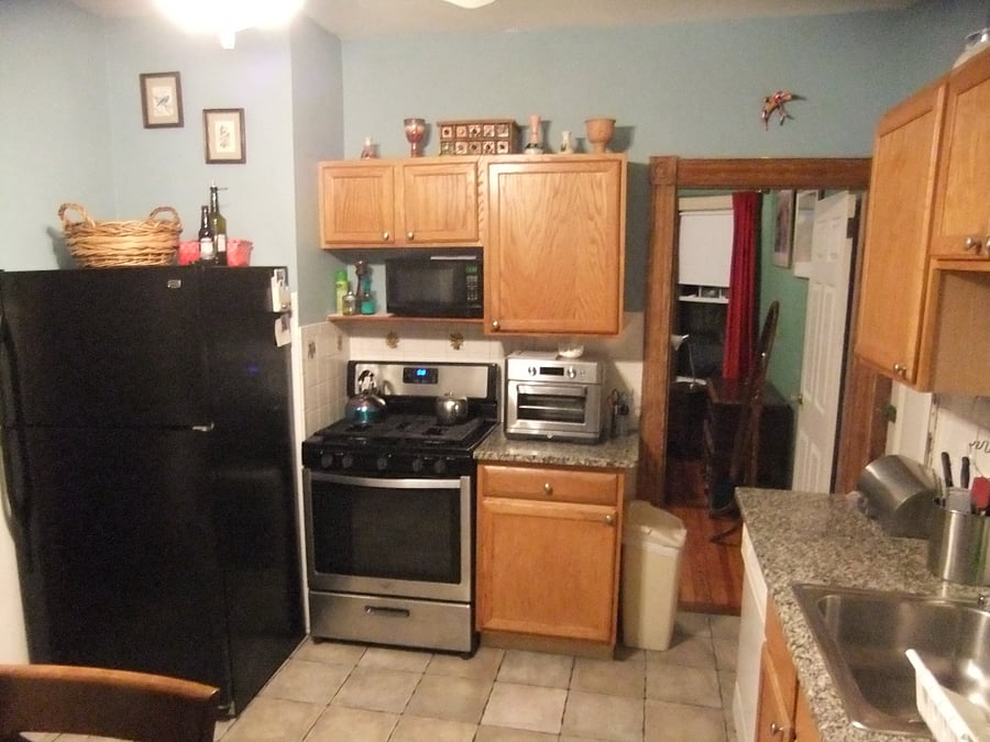 Fully equipped kitchen, with Gas oven/stove, and also Air-fry toaster oven.