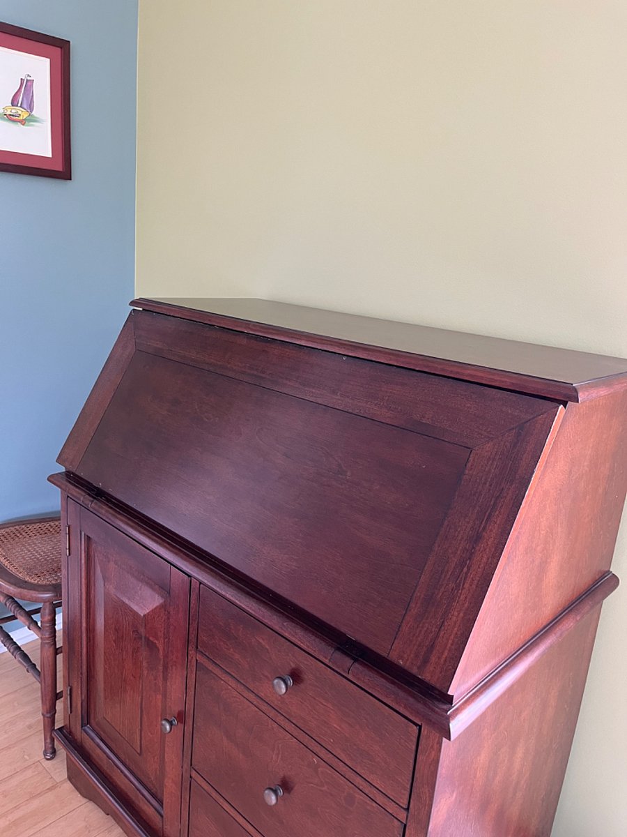 One more desk space.