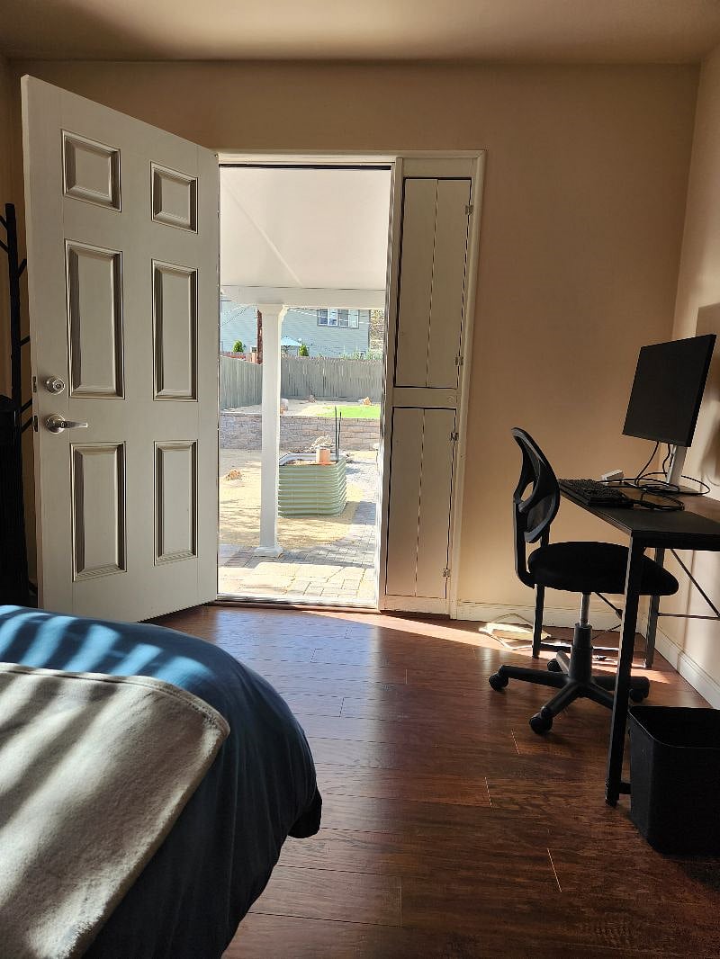 Private entrance from backyard into room
