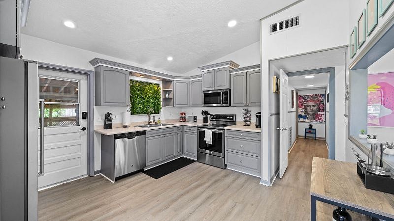 Furnished Finder property 612678_1 photo 6