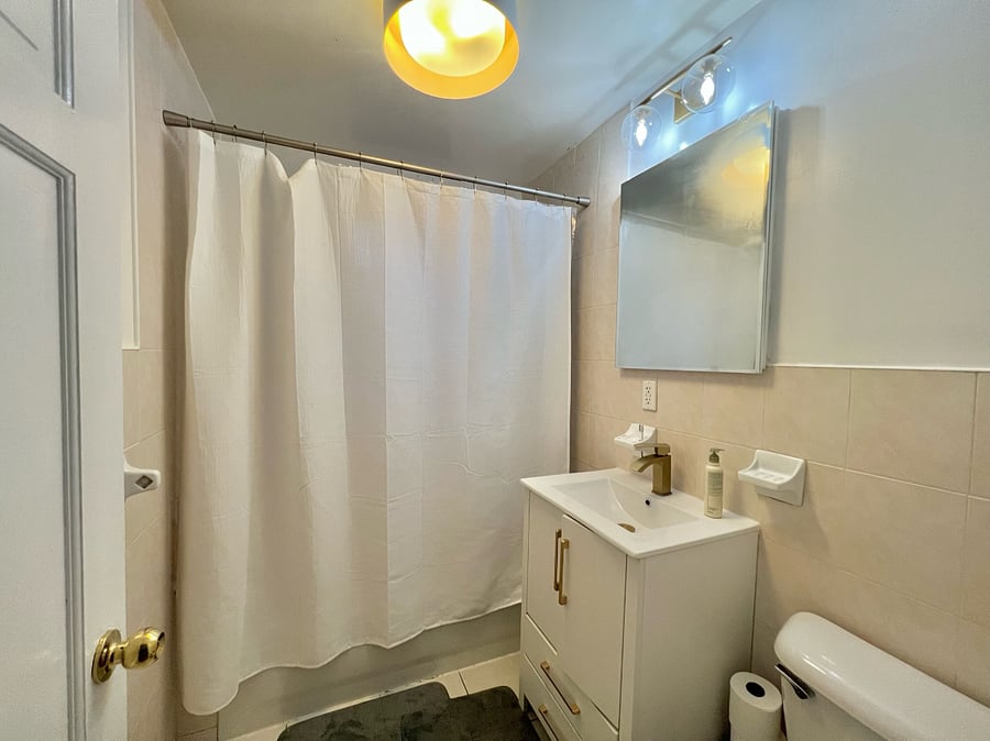 First floor bathroom 