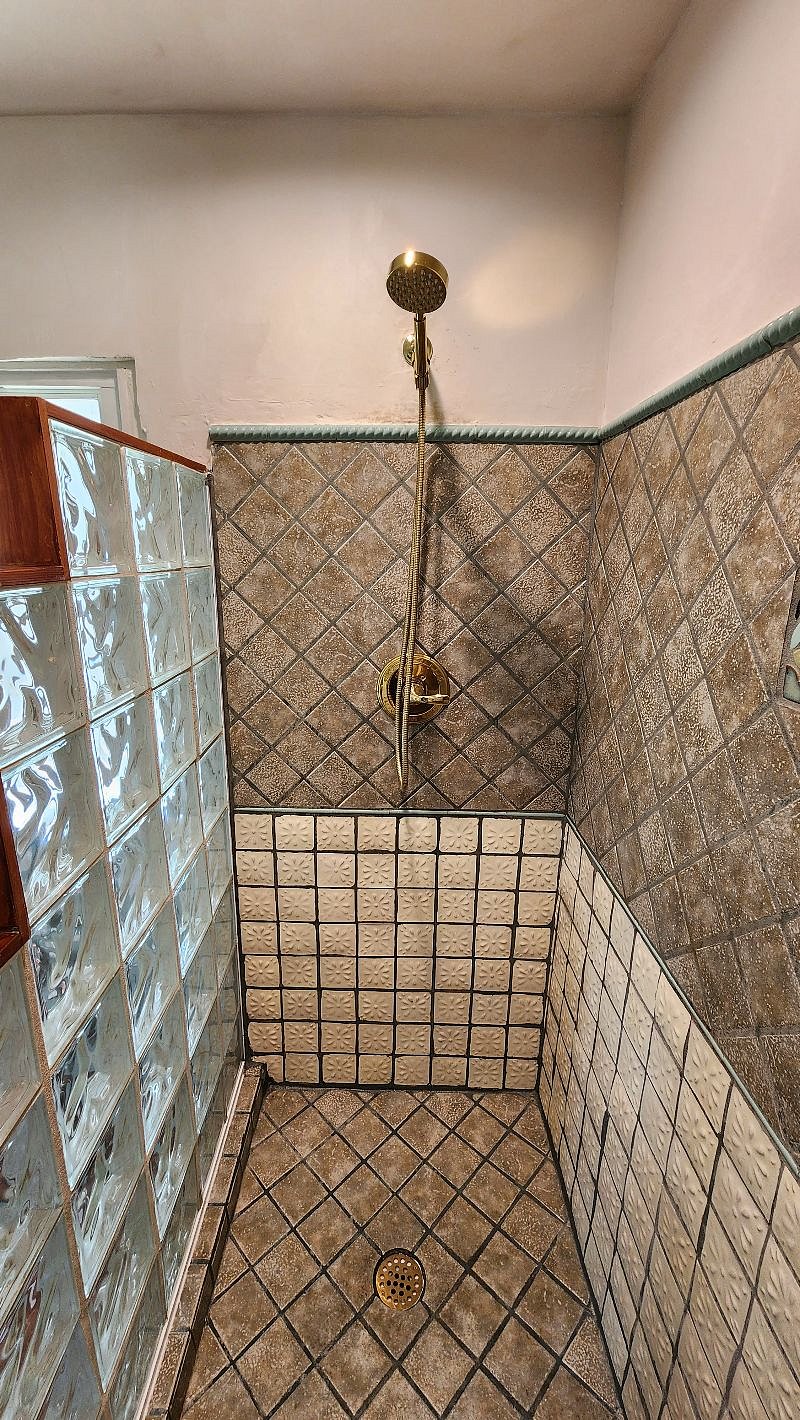 FULL SIZE SHOWER with instant hot water tank