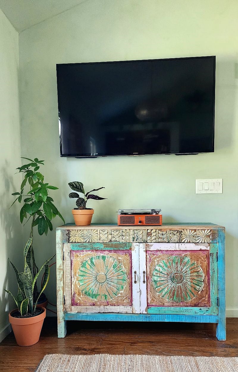 Smart TV and turntable for winding down or entertaining guests!