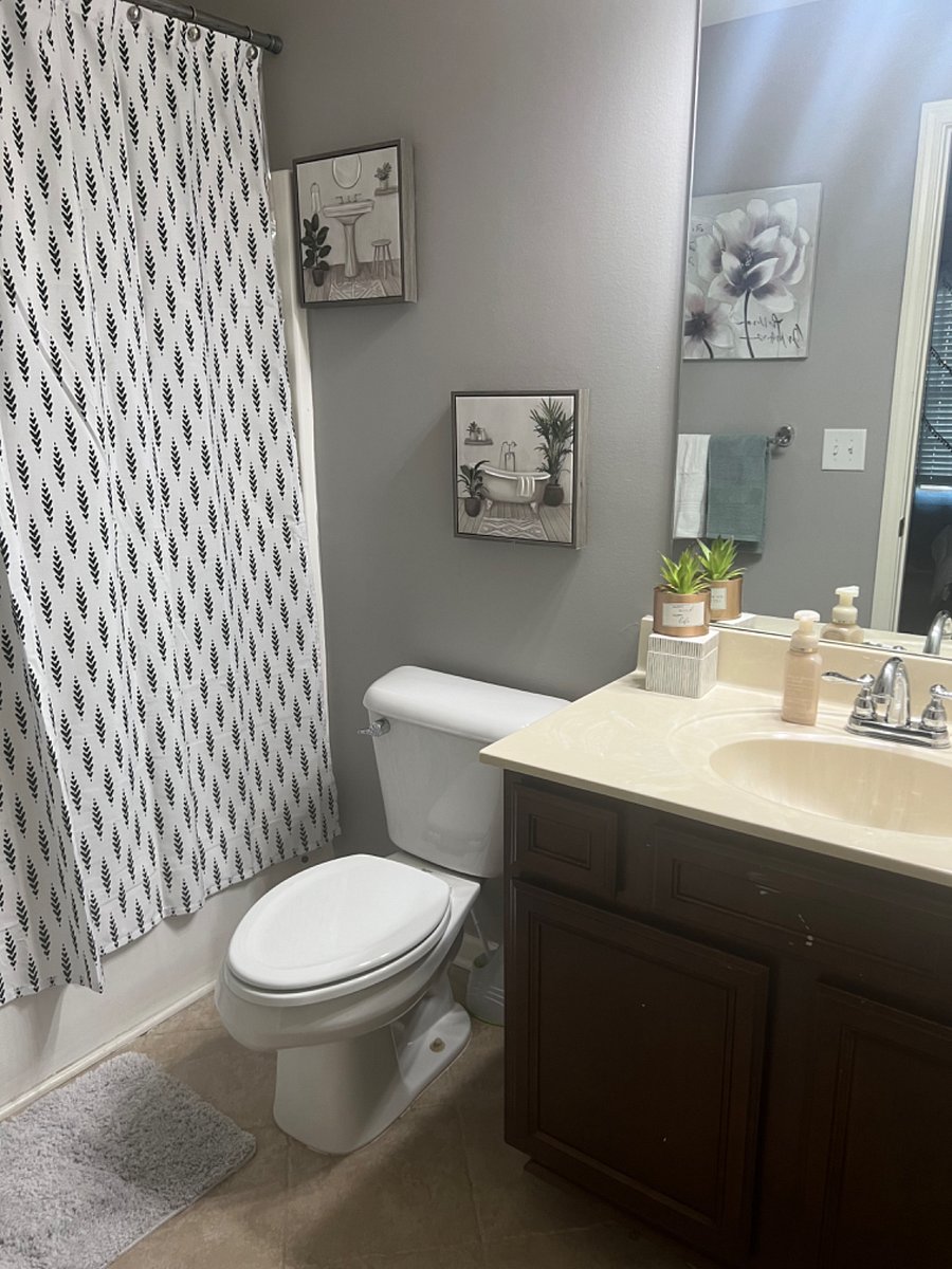 Private Bathroom W/ Bath Tub