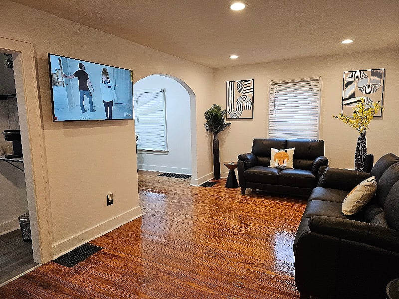 Shared living room
Samsung 50" Smart Wifi TV