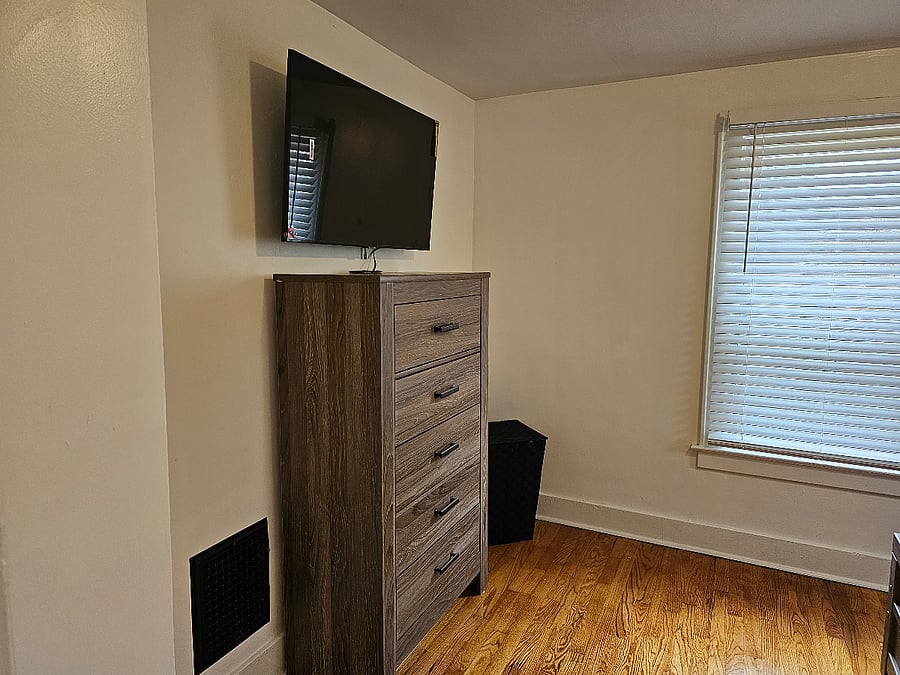 43 Inch Samsung WIFI Streaming TV
5 Drawer Chest