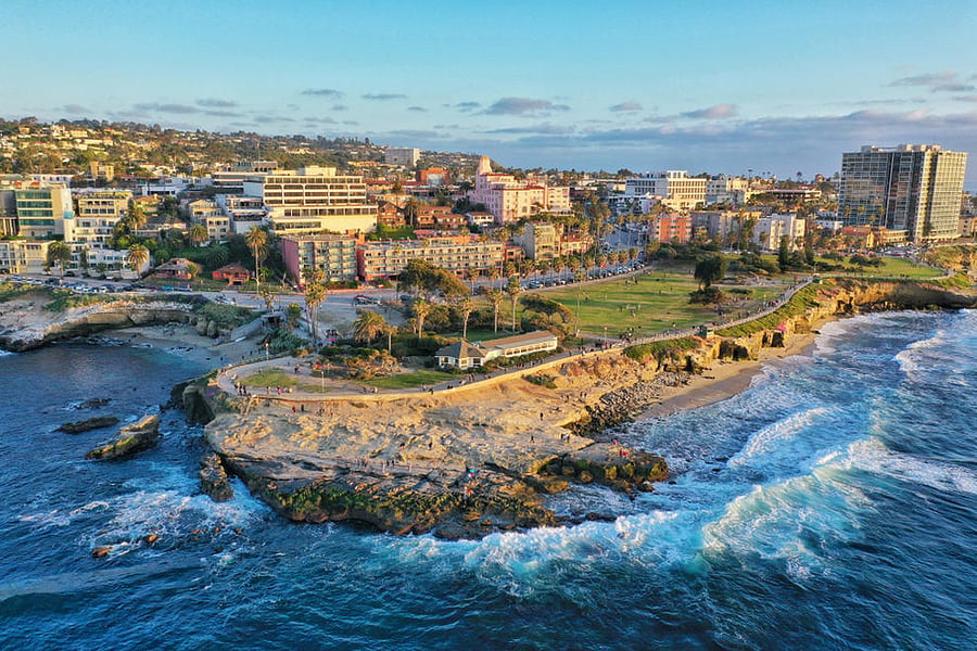 La Jolla Cove: 15min distance
