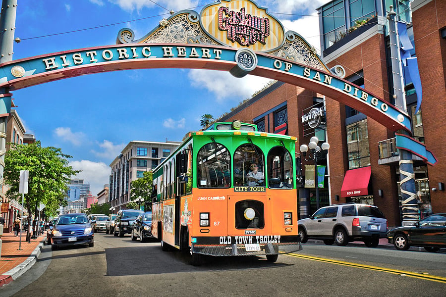 Gaslamp (downtown restaurants & bars): 15min biking distance