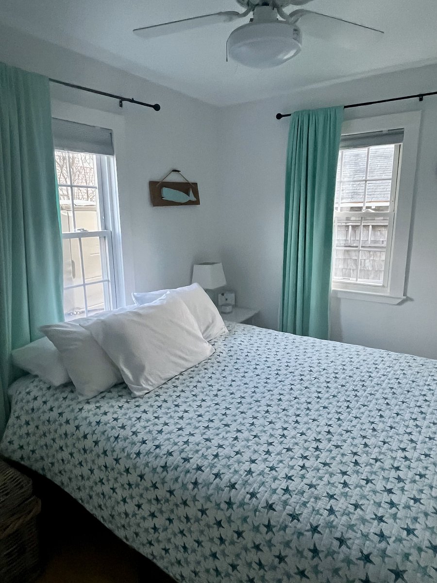 3-bedroom cottage, sleeps 6. All linens, blankets, and towels included for a hassle-free stay.
