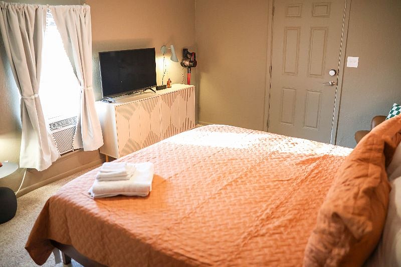 Furnished Finder property 613700_1 photo 3