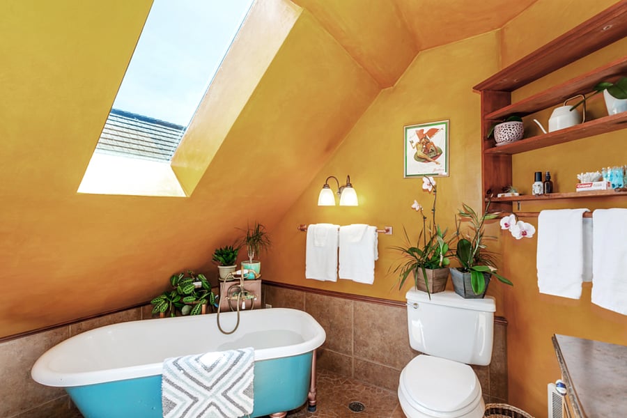 Shared bath with clawfoot tub