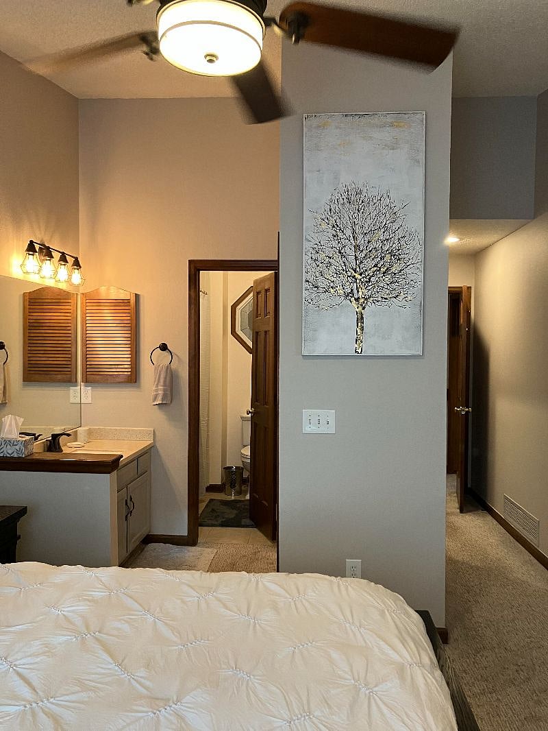 Bathroom to Master bedroom no. 1