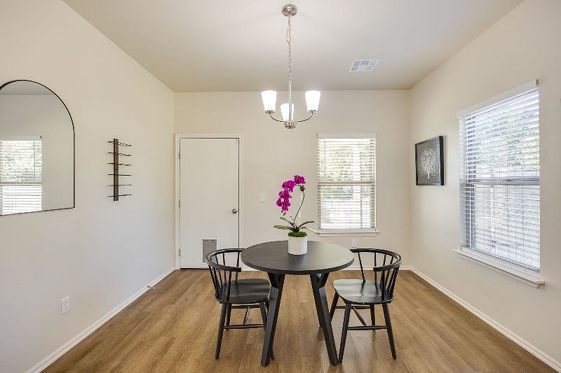 Furnished Finder property 613986_1 photo 11