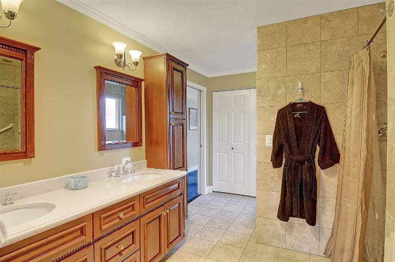 Lovely marble Bathroom