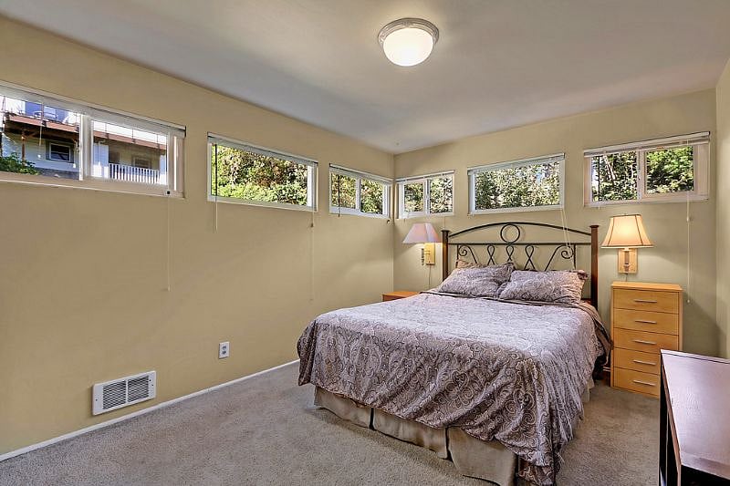 Queen sized Bedroom