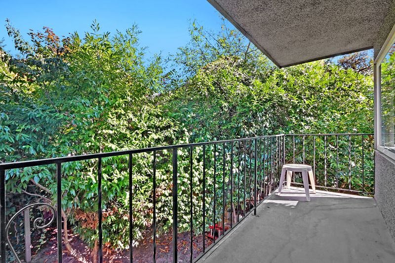 Deck overlooking the Courtyard with BBQ