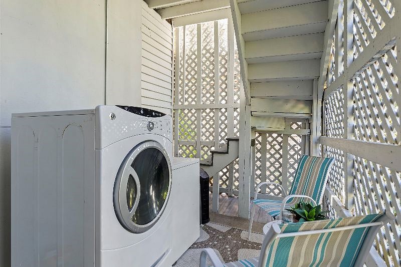 Private washer/dryer and seating area