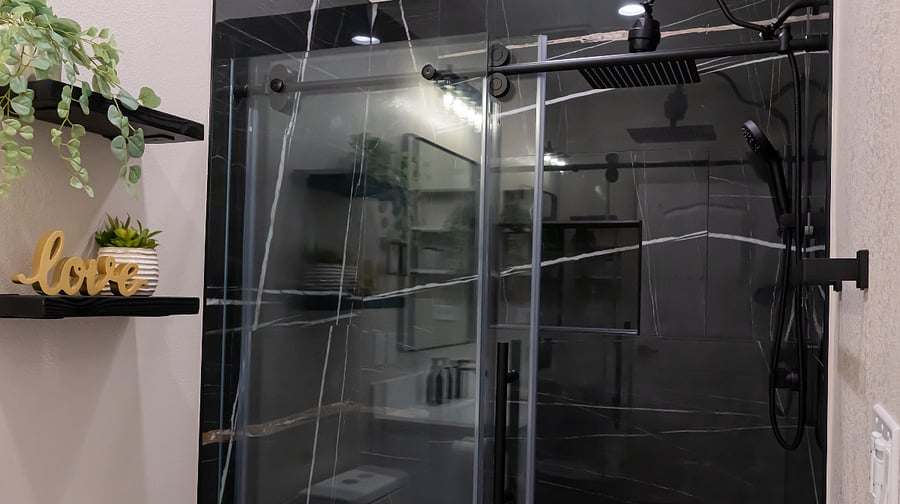 Walk-in shower with filtered rainfall showerhead