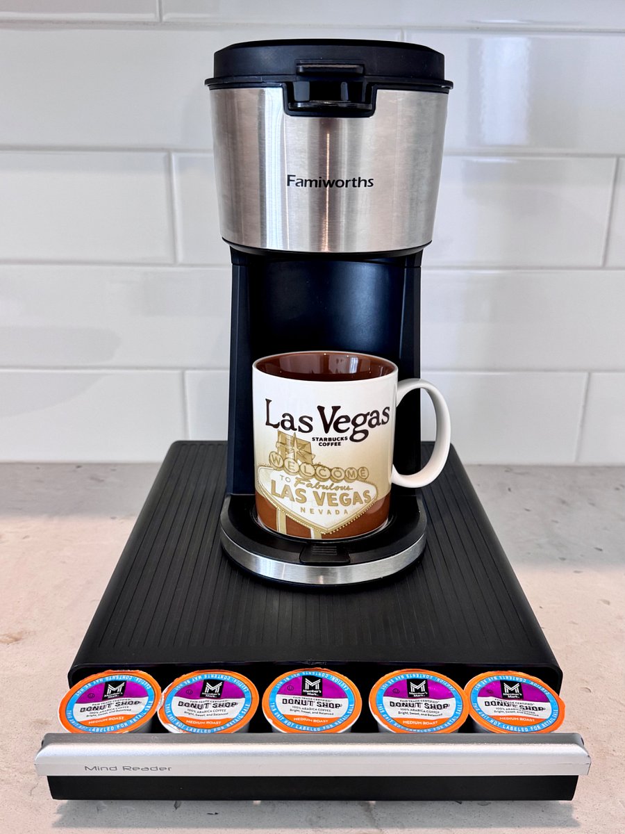 Start your day right
Enjoy coffee with our easy-to-use machine at your fingertips! 