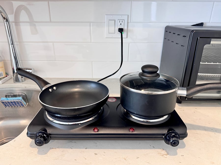 Hot plate setup for light meals only
Perfect for heating or cooking simple dishes  please no heavy spices or frying 