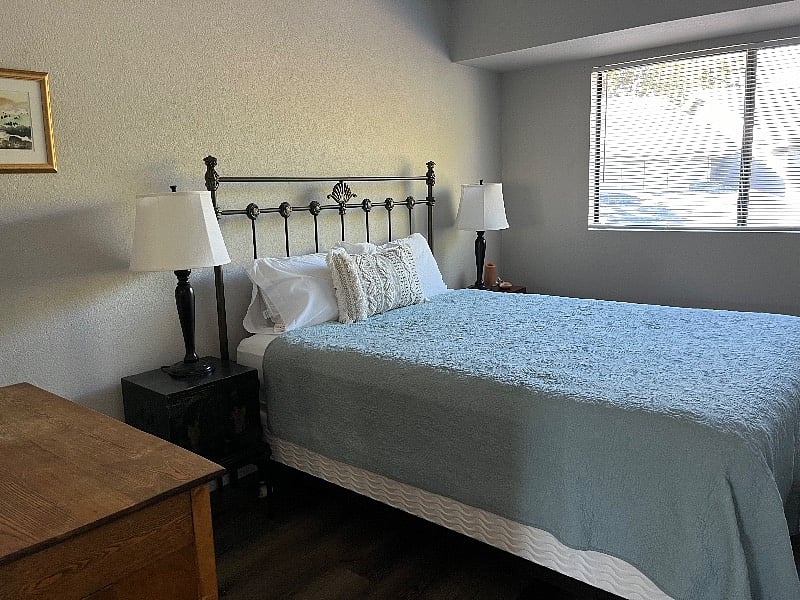 Guest bedroom 