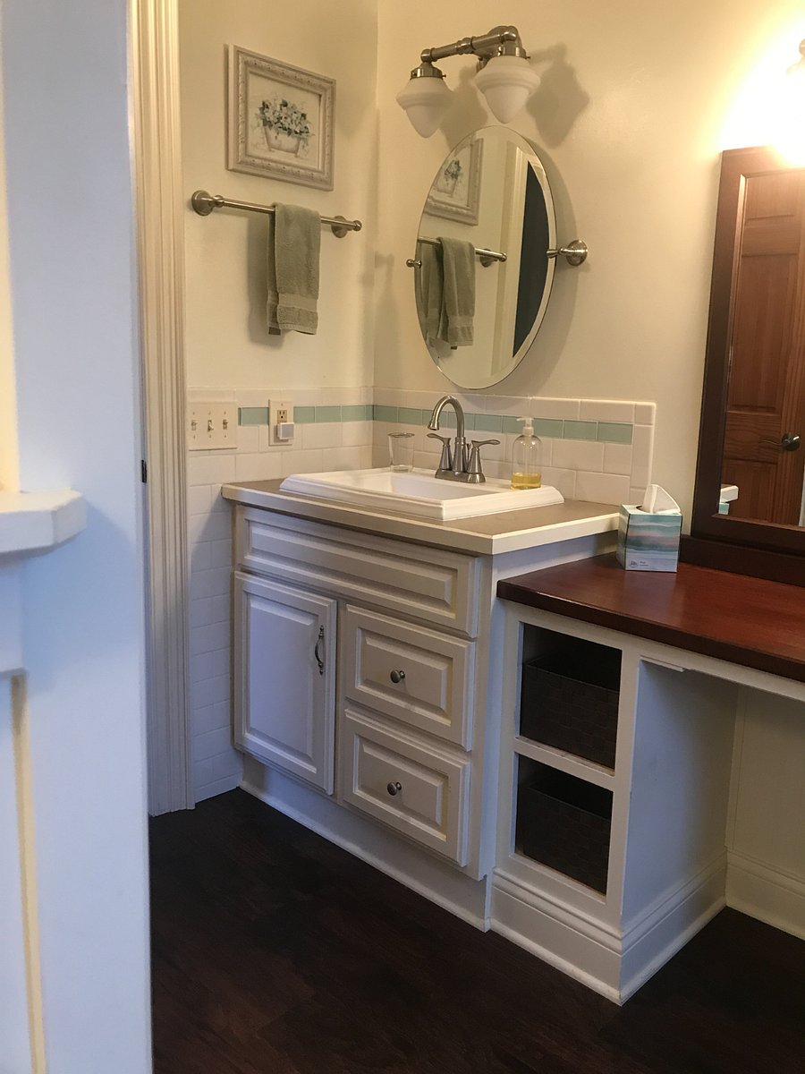 Bathroom Sink & Vanity